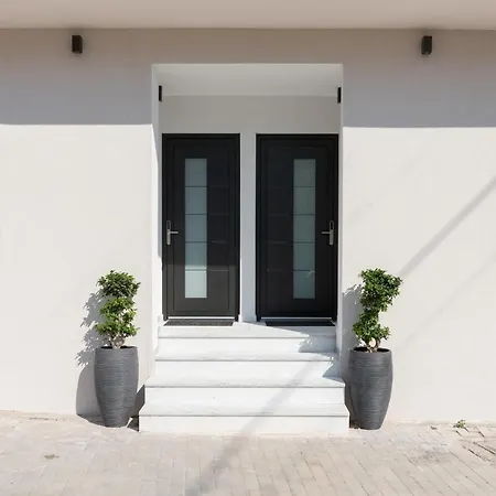 Διαμέρισμα Iliana & Sarra 1 *