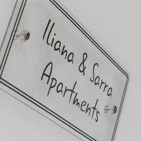 Iliana & Sarra 1 *