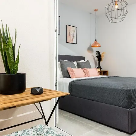 Apartment Iliana & Sarra 1